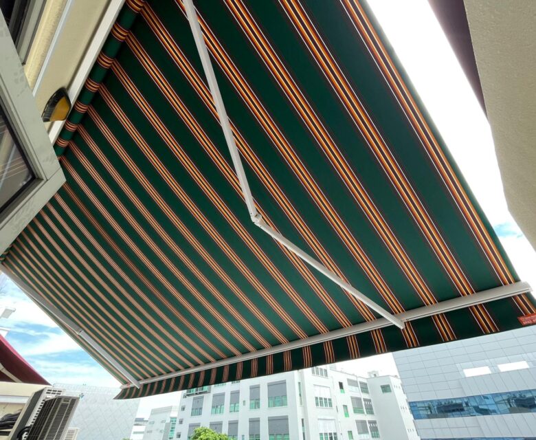 retractable awning